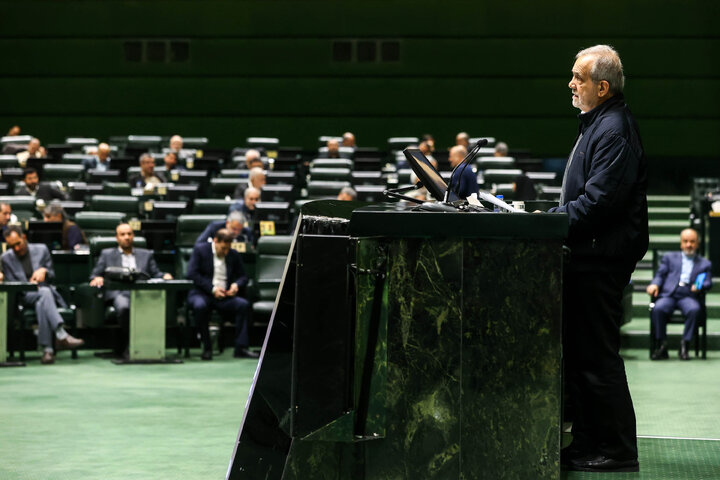 جلسه بررسی لایحه بودجه ۱۴۰۵ در صحن مجلس با حضور رئیس جمهور