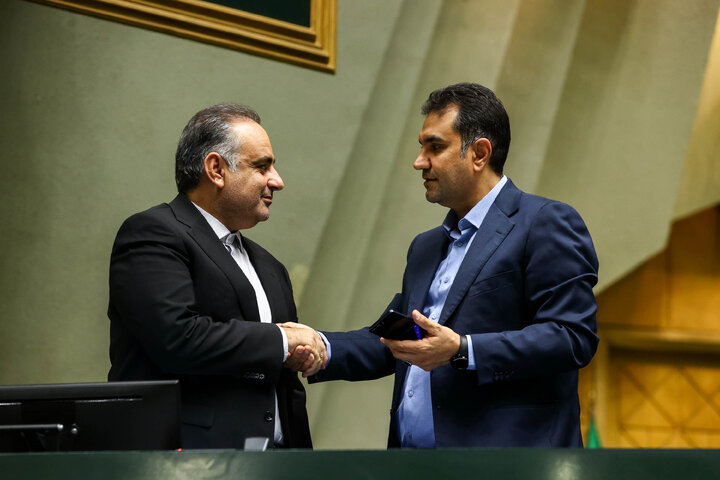 جلسه بررسی لایحه بودجه ۱۴۰۵ در صحن مجلس با حضور رئیس جمهور