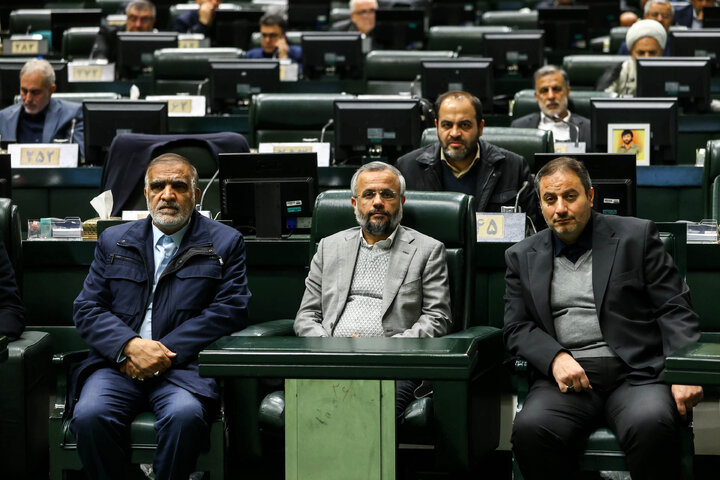 جلسه بررسی لایحه بودجه ۱۴۰۵ در صحن مجلس با حضور رئیس جمهور