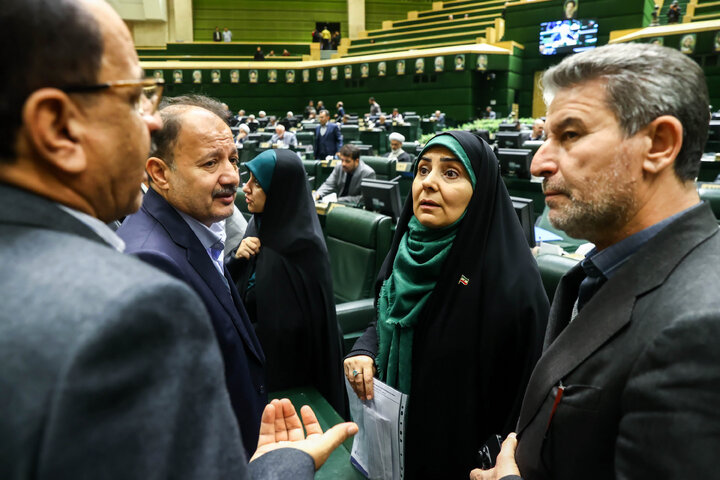 جلسه بررسی لایحه بودجه ۱۴۰۵ در صحن مجلس با حضور رئیس جمهور