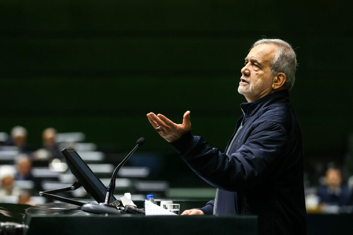 جلسه بررسی لایحه بودجه ۱۴۰۵ در صحن مجلس با حضور رئیس جمهور