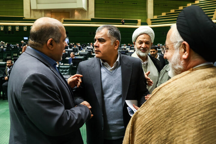 جلسه بررسی لایحه بودجه ۱۴۰۵ در صحن مجلس با حضور رئیس جمهور