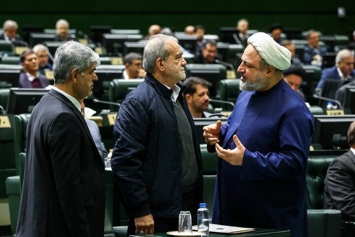 جلسه بررسی لایحه بودجه ۱۴۰۵ در صحن مجلس با حضور رئیس جمهور