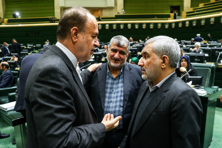 جلسه بررسی لایحه بودجه ۱۴۰۵ در صحن مجلس با حضور رئیس جمهور