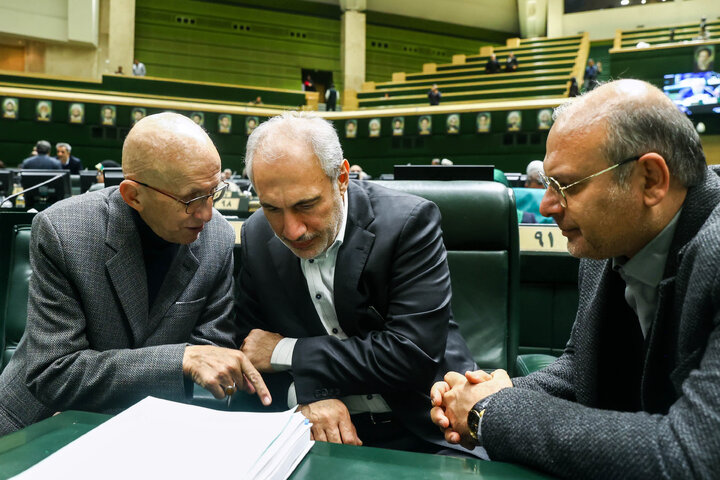 جلسه بررسی لایحه بودجه ۱۴۰۵ در صحن مجلس با حضور رئیس جمهور