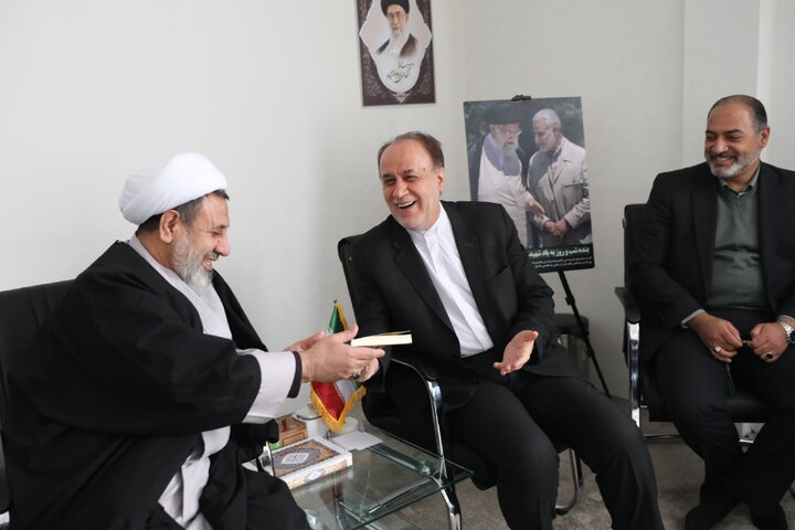 دیدار حاجی بابایی با نماینده ولی فقیه استان کرمان