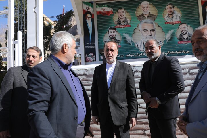 حضور حاج بابایی بر سر مزار شهید حاج قاسم سلیمانی