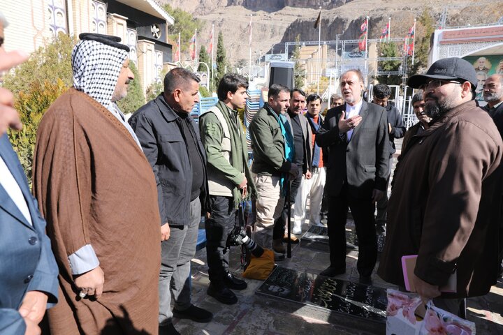 حضور حاج بابایی بر سر مزار شهید حاج قاسم سلیمانی