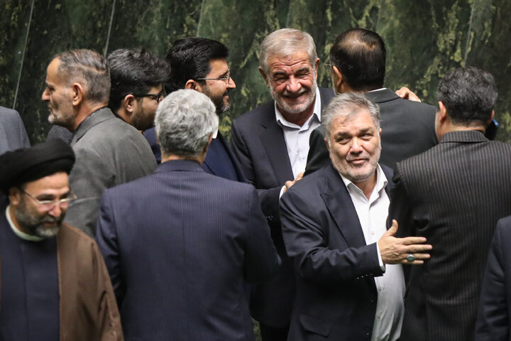 ناطقان میان دستور جلسه علنی ۹ دی ماه مجلس