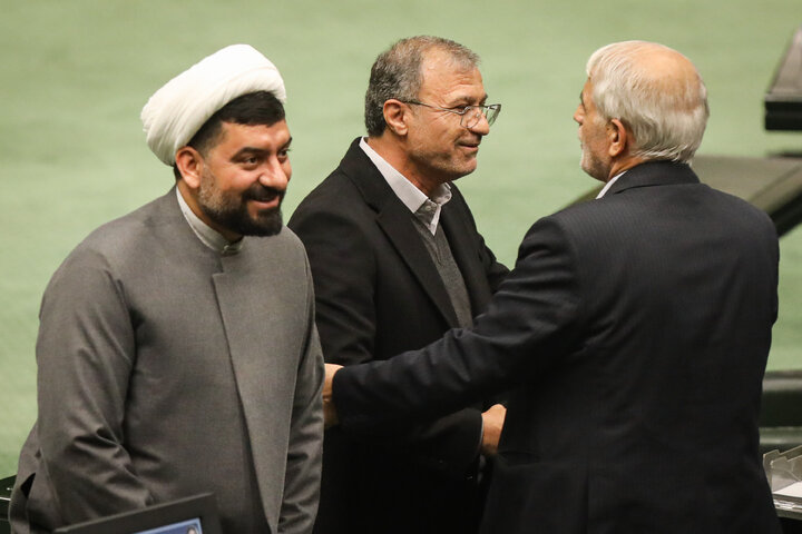 ناطقان میان دستور جلسه علنی ۹ دی ماه مجلس