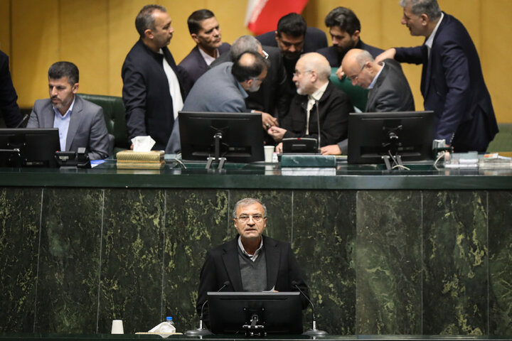 ناطقان میان دستور جلسه علنی ۹ دی ماه مجلس