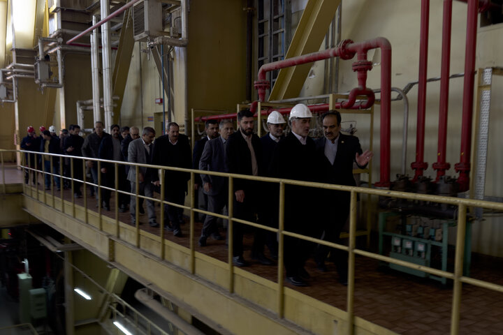 بازدید نیکزاد از طرح اصلاح سامانه خنک کن و بهینه سازی مصرف آب در نیروگاه ها