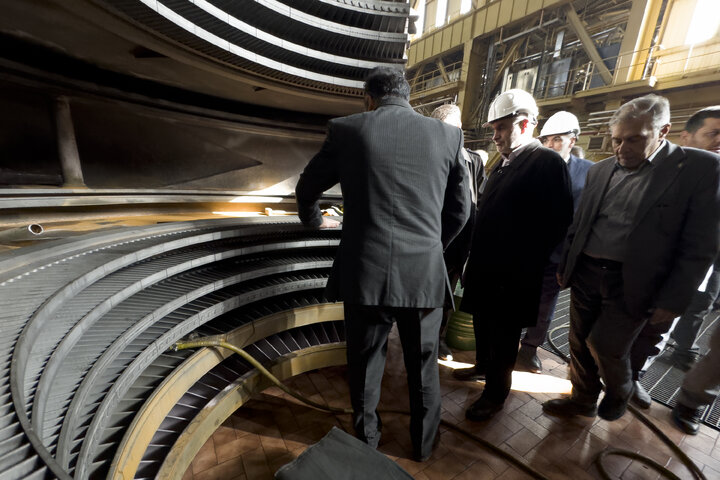 بازدید نیکزاد از طرح اصلاح سامانه خنک کن و بهینه سازی مصرف آب در نیروگاه ها