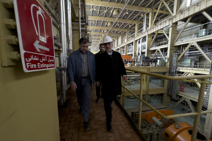 بازدید نیکزاد از طرح اصلاح سامانه خنک کن و بهینه سازی مصرف آب در نیروگاه ها