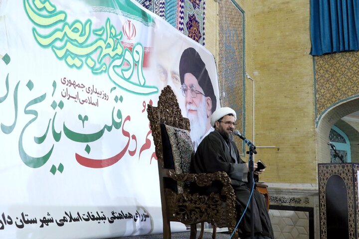 حضور نایب رئیس مجلس در مراسم بزرگداشت حماسه نه دی در مسجد جامع بم