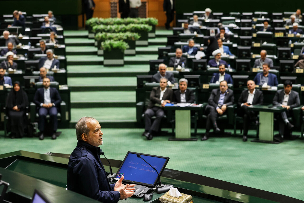 پاسخ مثبت دولت به مطالبه نمایندگان/ نامه رئیس جمهور به مجلس در موافقت با اصلاحات ۵گانه معیشتی و اقتصادی بودجه در کمیسیون تلفیق