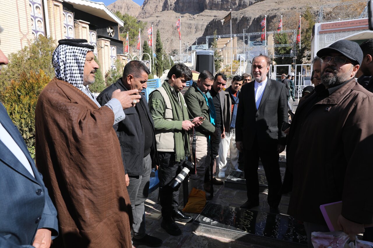 حضور نایب رئیس مجلس بر سر مزار سردار شهید حاج قاسم سلیمانی