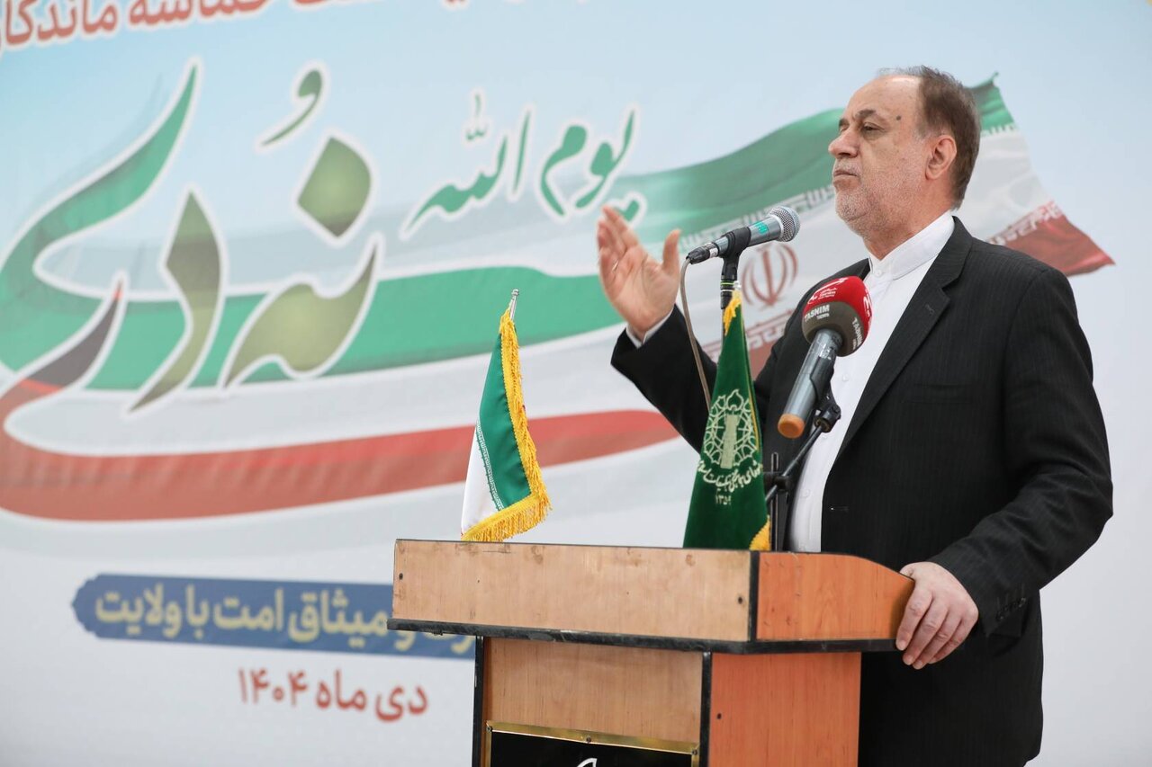 رمز پیروزی ما، وحدت، ایمان و مقاومت است/تکلیف اصلی در جهان امروز، کنار گذاشتن اسلام آمریکایی و معرفی اسلام ناب است/ آمریکا بیش از قدرت نظامی و موشکی ایران، از ملت ایران می‌ترسد