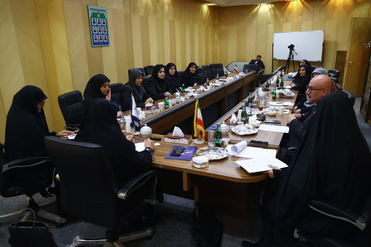 نشست فراکسیون با بانوان حزب ندای ایرانیان/ افزایش فعالیتهای حزبی، گامی برای تسهیل حضور بانوان در انتخابات