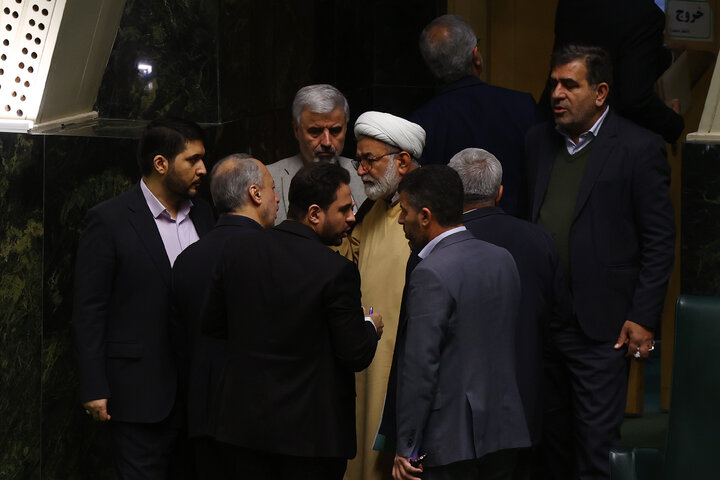 صحن علنی 10 دی