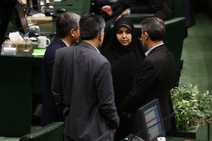 صحن علنی 10 دی