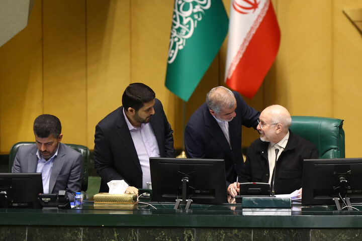 صحن علنی 10 دی