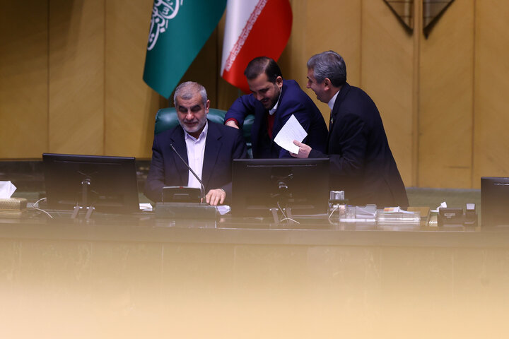 صحن علنی 10 دی