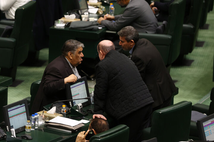 صحن علنی 10 دی