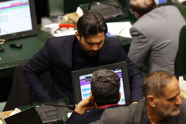 صحن علنی 10 دی