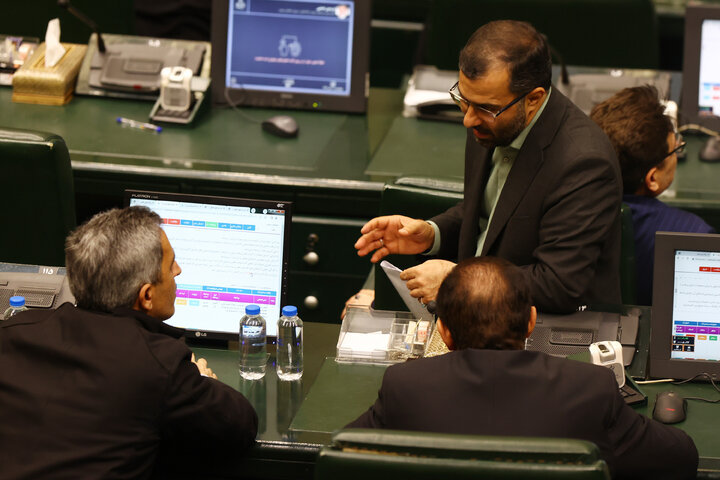 صحن علنی 10 دی