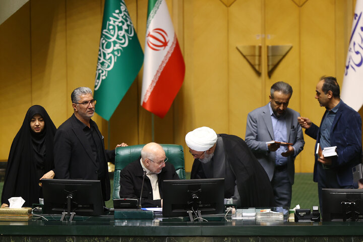 صحن علنی 10 دی