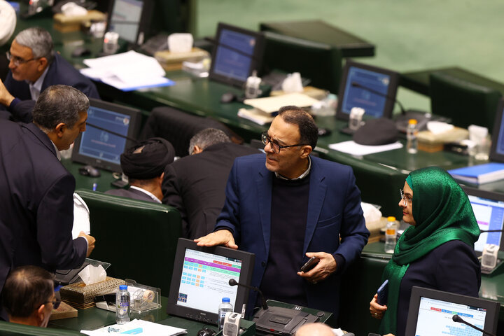 صحن علنی 10 دی