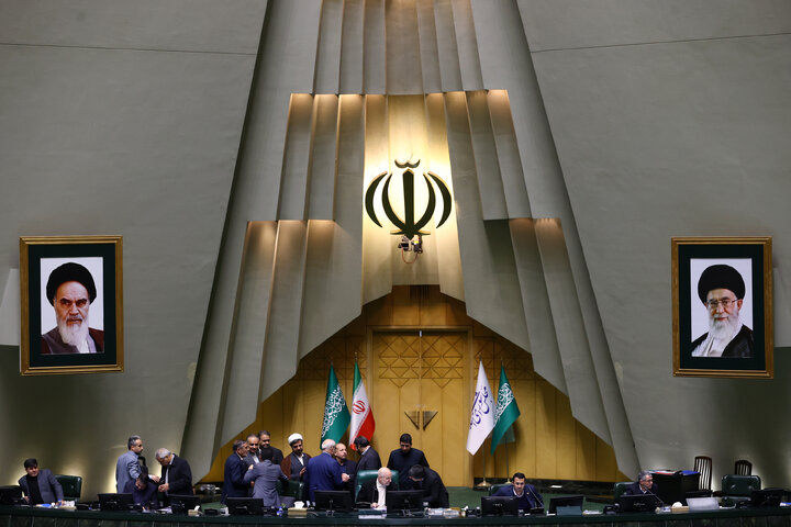 صحن علنی 10 دی