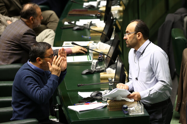 صحن علنی 10 دی