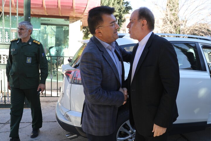 حضور نایب رئیس مجلس در جمع مسئولان و فرماندار شهرستان استهبان