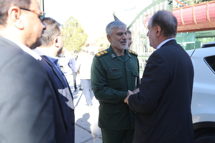 حضور نایب رئیس مجلس در جمع مسئولان و فرماندار شهرستان استهبان