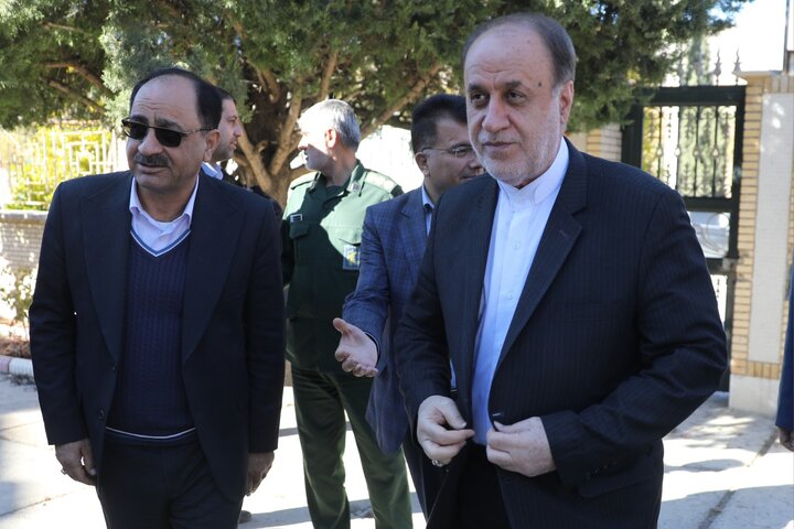 حضور نایب رئیس مجلس در جمع مسئولان و فرماندار شهرستان استهبان
