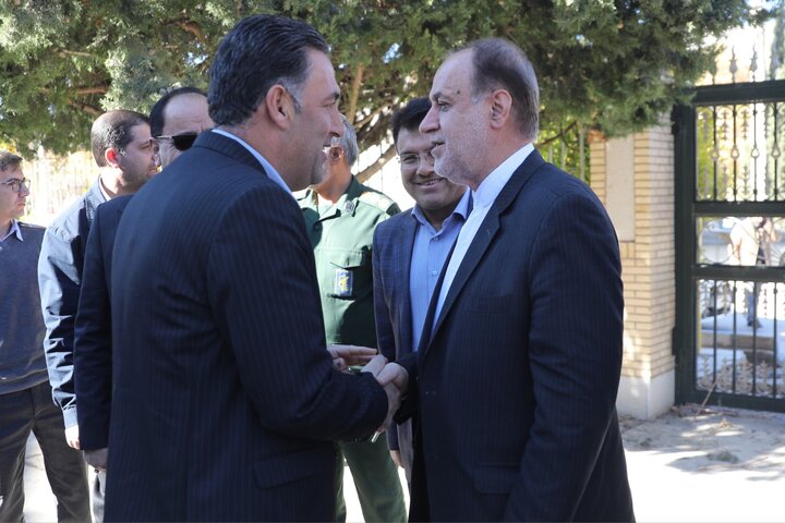 حضور نایب رئیس مجلس در جمع مسئولان و فرماندار شهرستان استهبان