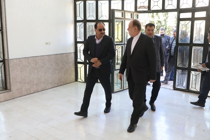 حضور نایب رئیس مجلس در جمع مسئولان و فرماندار شهرستان استهبان