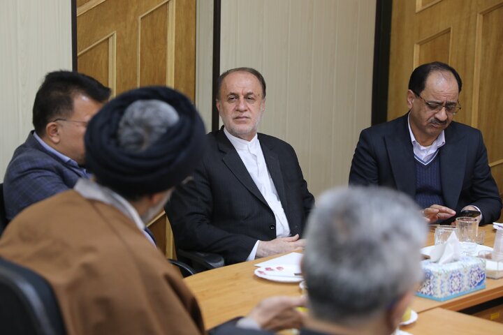 حضور نایب رئیس مجلس در جمع مسئولان و فرماندار شهرستان استهبان