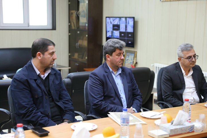 حضور نایب رئیس مجلس در جمع مسئولان و فرماندار شهرستان استهبان