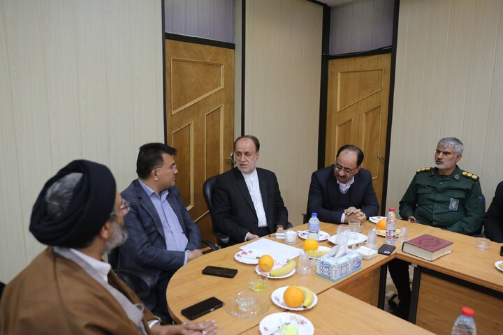حضور نایب رئیس مجلس در جمع مسئولان و فرماندار شهرستان استهبان