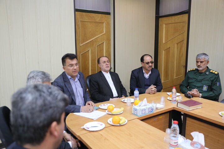 حضور نایب رئیس مجلس در جمع مسئولان و فرماندار شهرستان استهبان