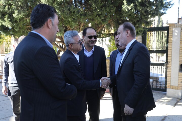 حضور نایب رئیس مجلس در جمع مسئولان و فرماندار شهرستان استهبان