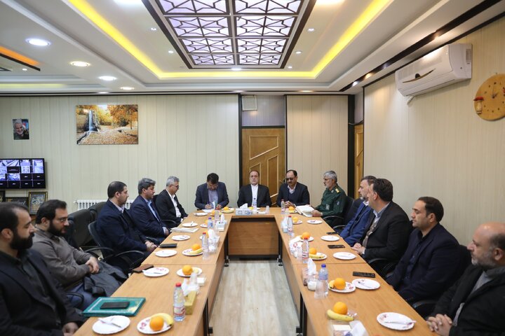 حضور نایب رئیس مجلس در جمع مسئولان و فرماندار شهرستان استهبان