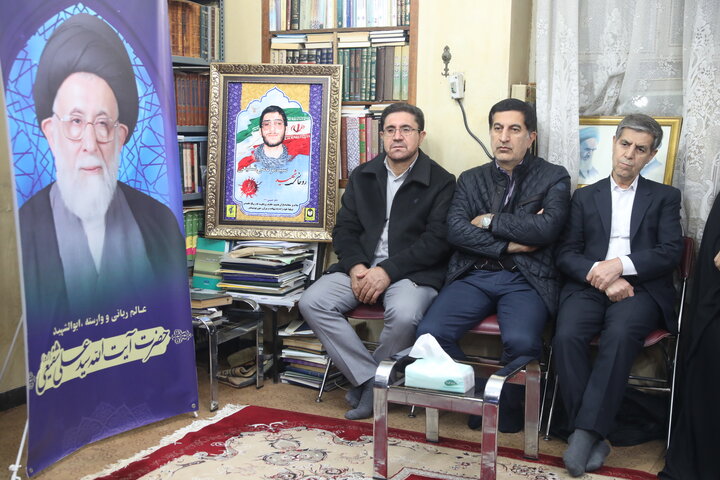 حضور اعضای کمیسیون اجتماعی مجلس در منزل نماینده فقید استان خوزستان در مجلس خبرگان رهبری