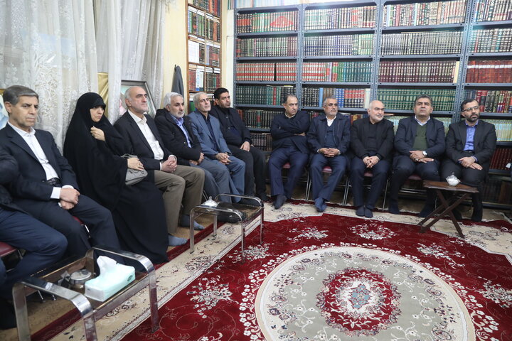 حضور اعضای کمیسیون اجتماعی مجلس در منزل نماینده فقید استان خوزستان در مجلس خبرگان رهبری