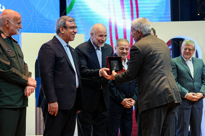 سومین دوره آیین اعطای نشان مشهد الرضا(ع) با حضور دکتر قالیباف