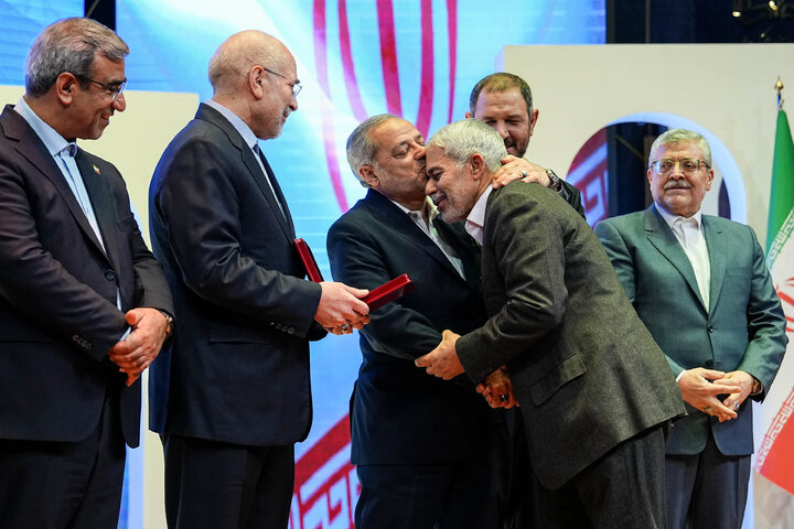 سومین دوره آیین اعطای نشان مشهد الرضا(ع) با حضور دکتر قالیباف