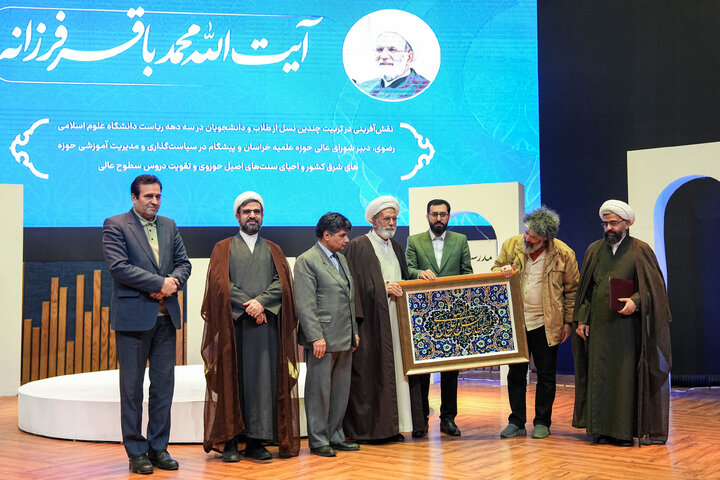 سومین دوره آیین اعطای نشان مشهد الرضا(ع) با حضور دکتر قالیباف